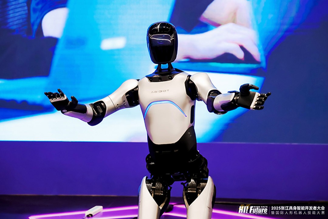 今年会jinnianhui远征A2成全球首个同时拥有中美欧认证的人形机器人